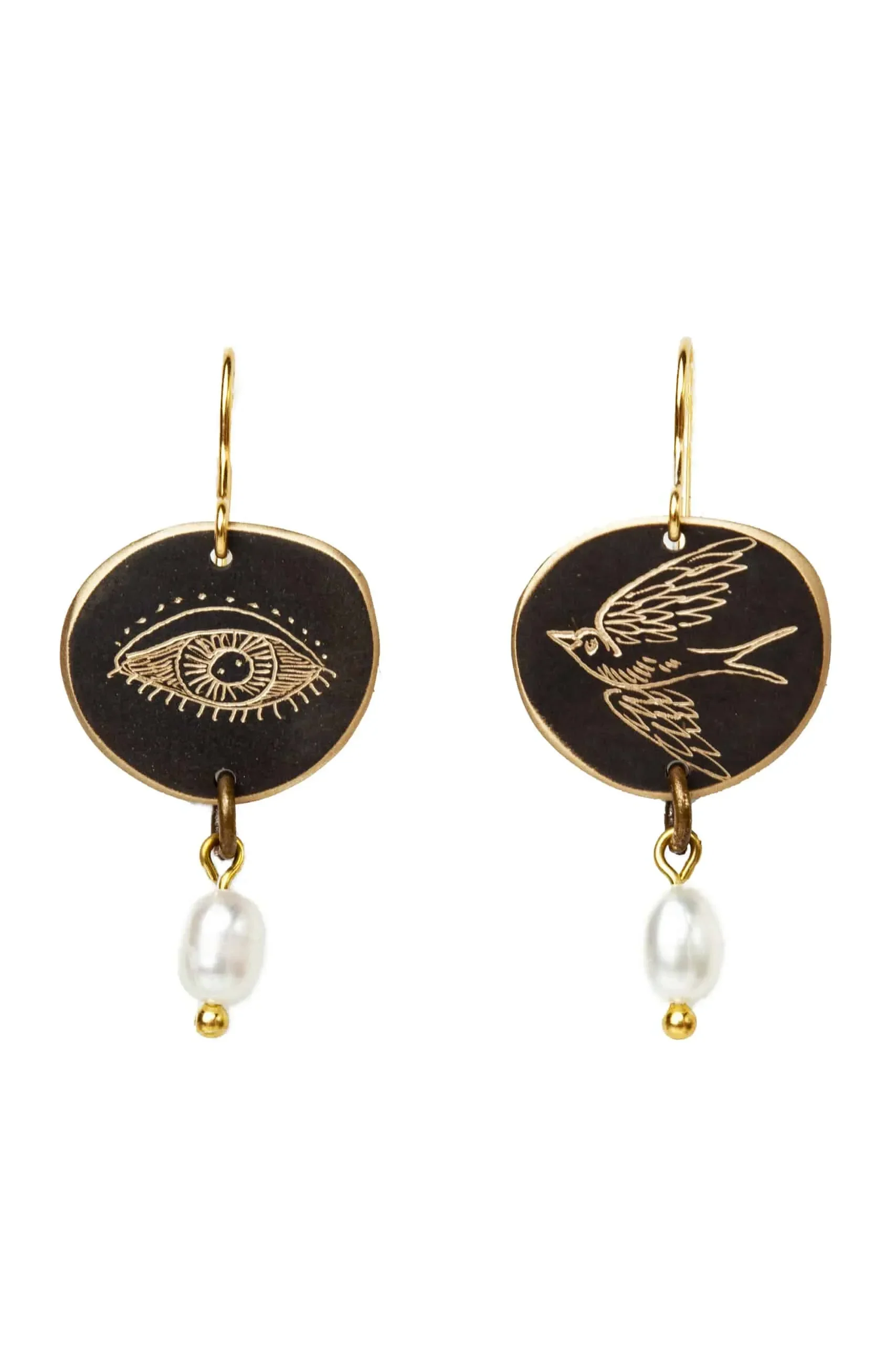 Birds engraved bronze earrings with pearls