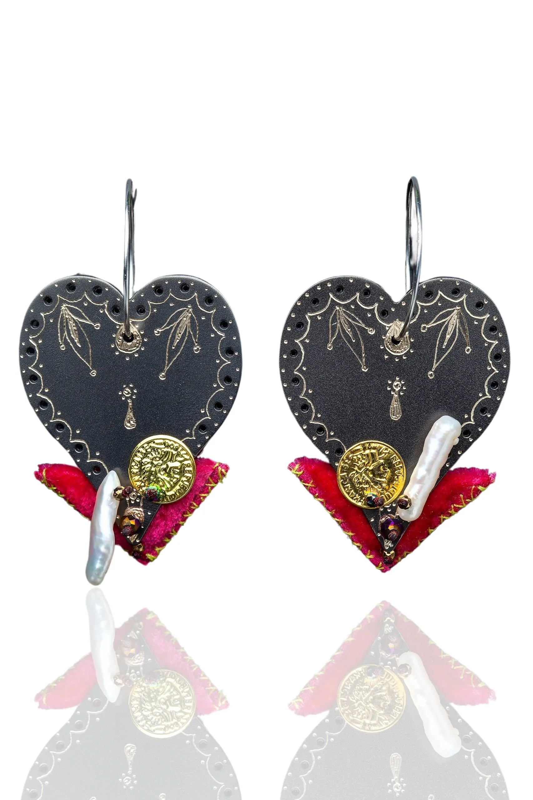 Handmade Jewellery | Heart engraved bronze earrings with velvet and baroque pearls main