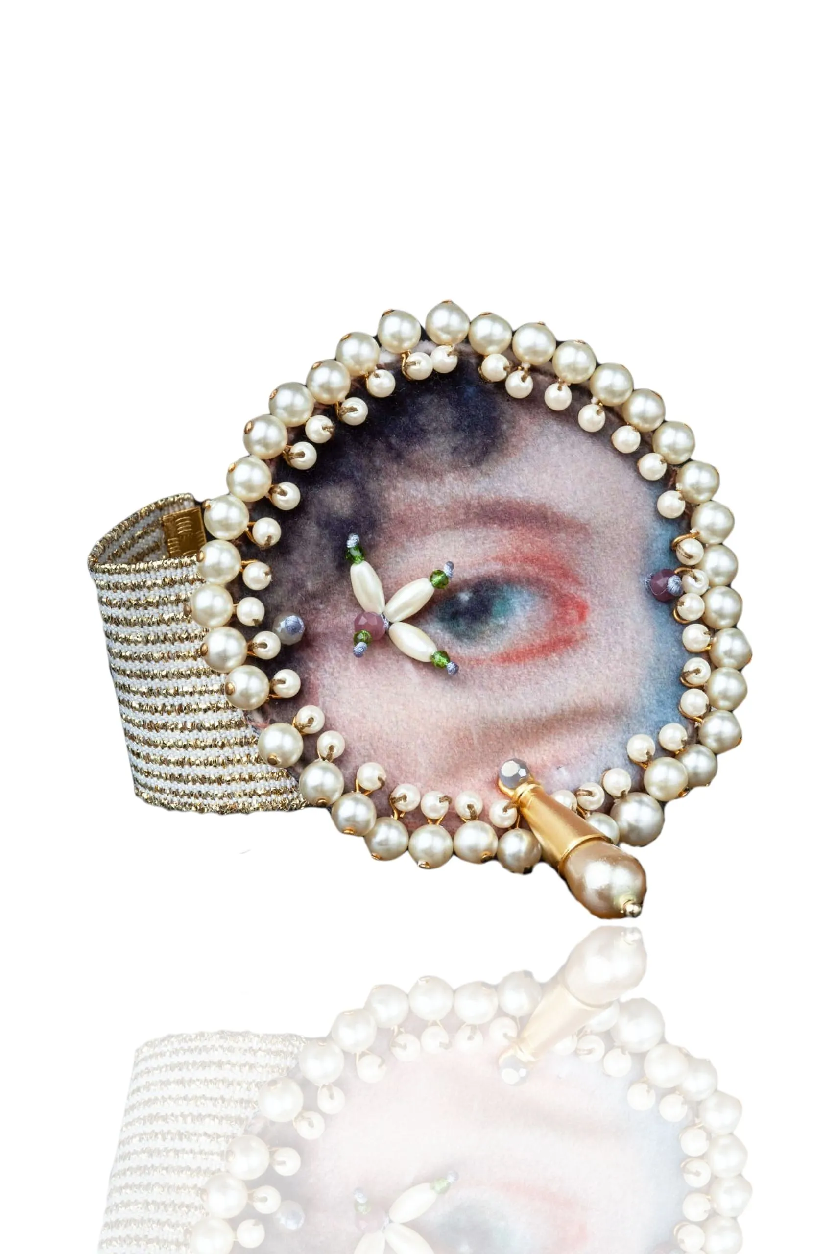 Eye unique bracelet combined with pearls