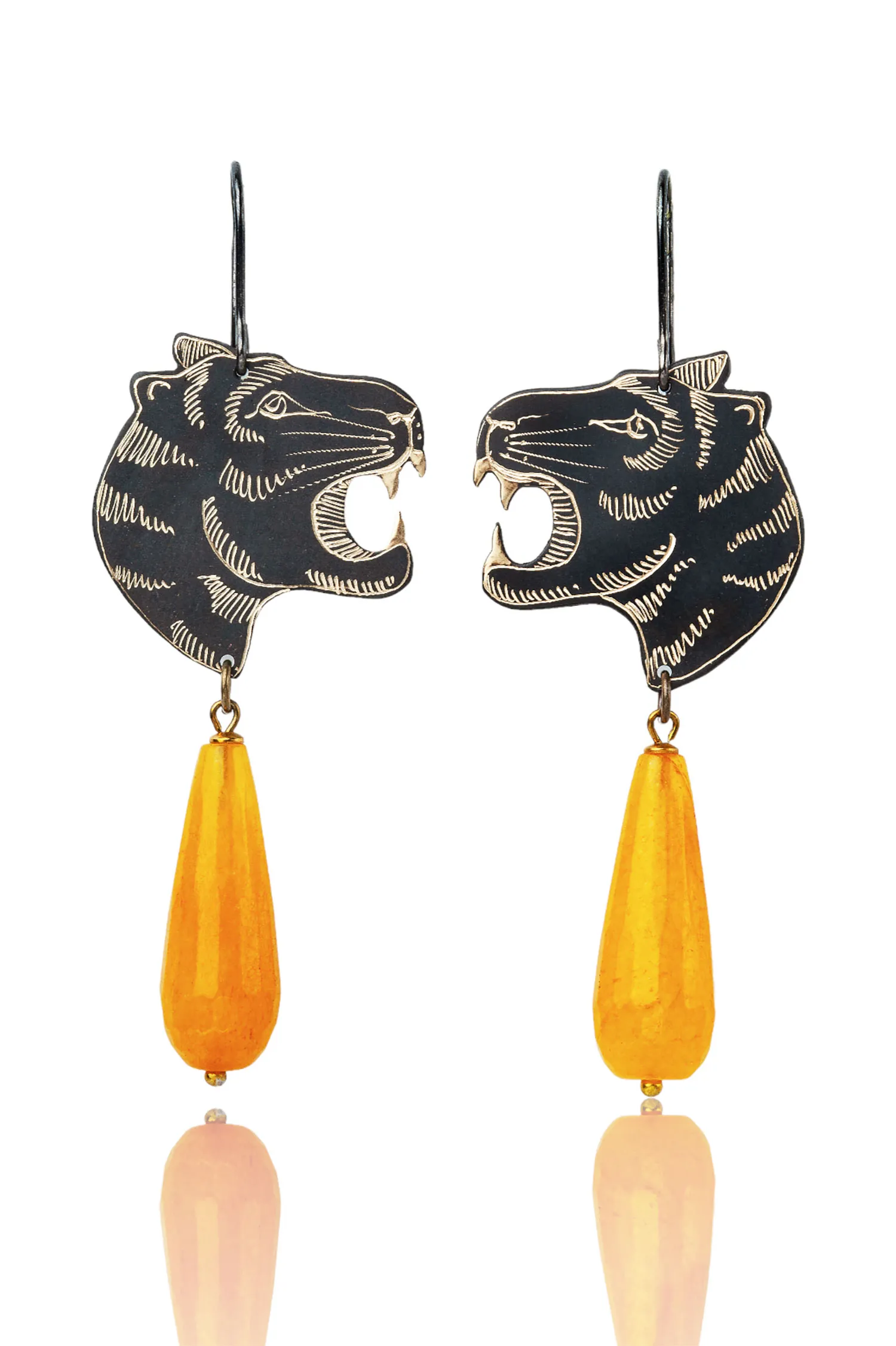 Tiger black engraved earrings