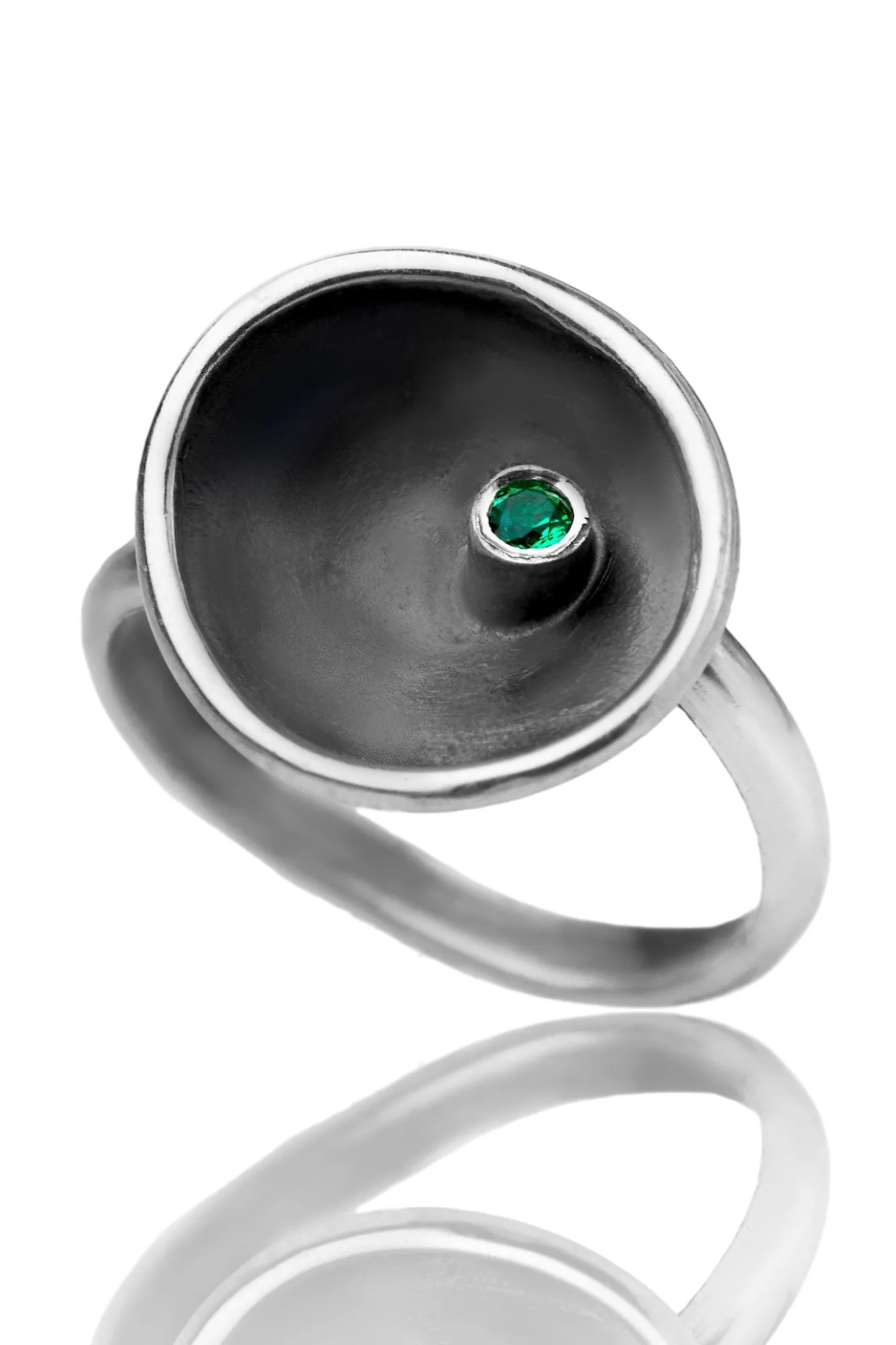 Handmade Jewellery | Round handmade oxidized silver ring with green agate main