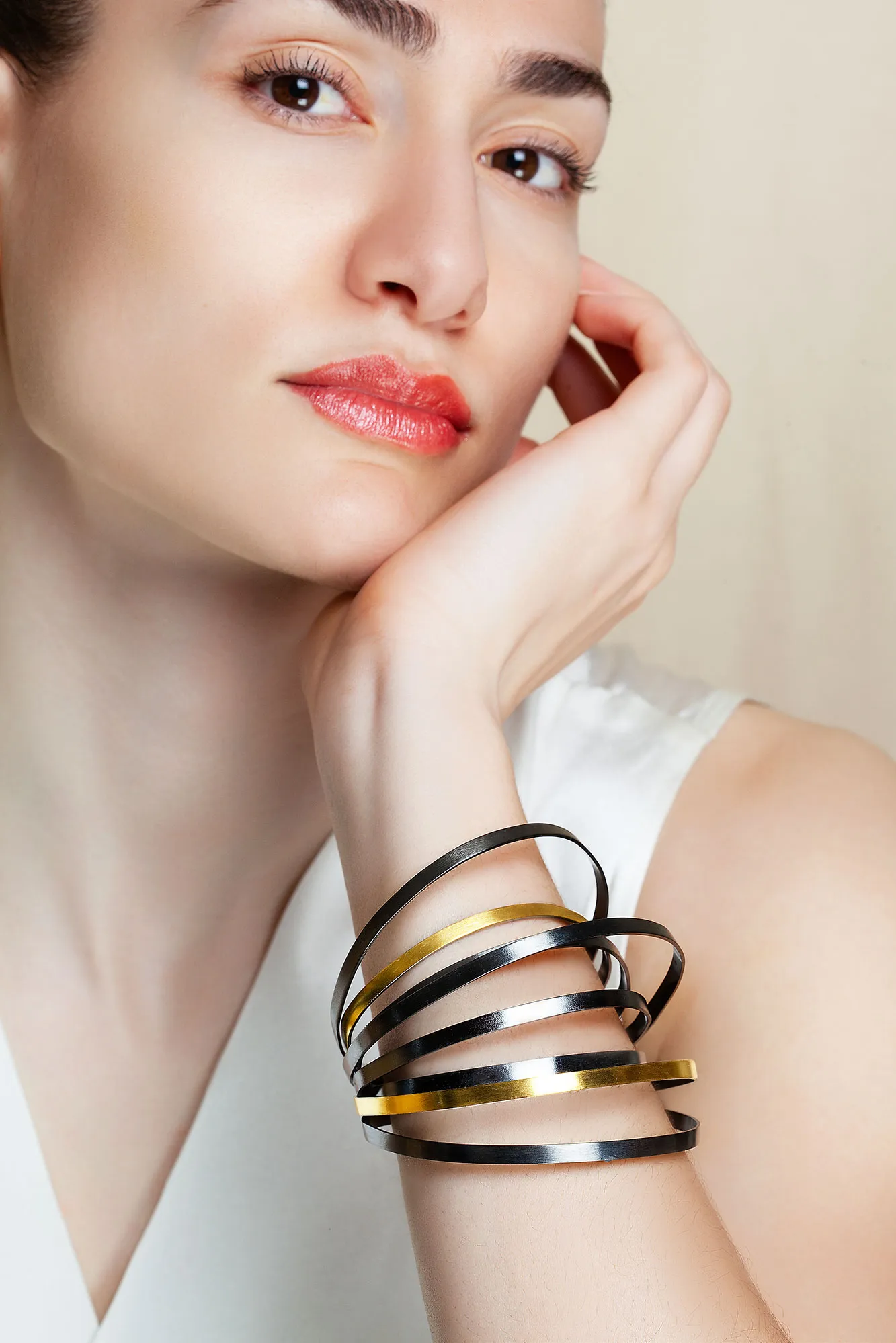 Handmade Jewellery | Rays minimal black bronze bracelet and gold plated details gallery 1