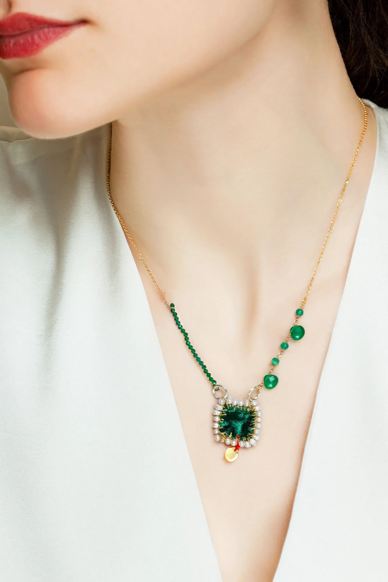 Handmade Jewellery | Gold plated silver necklace with velvet, pearls and green agate gallery 1