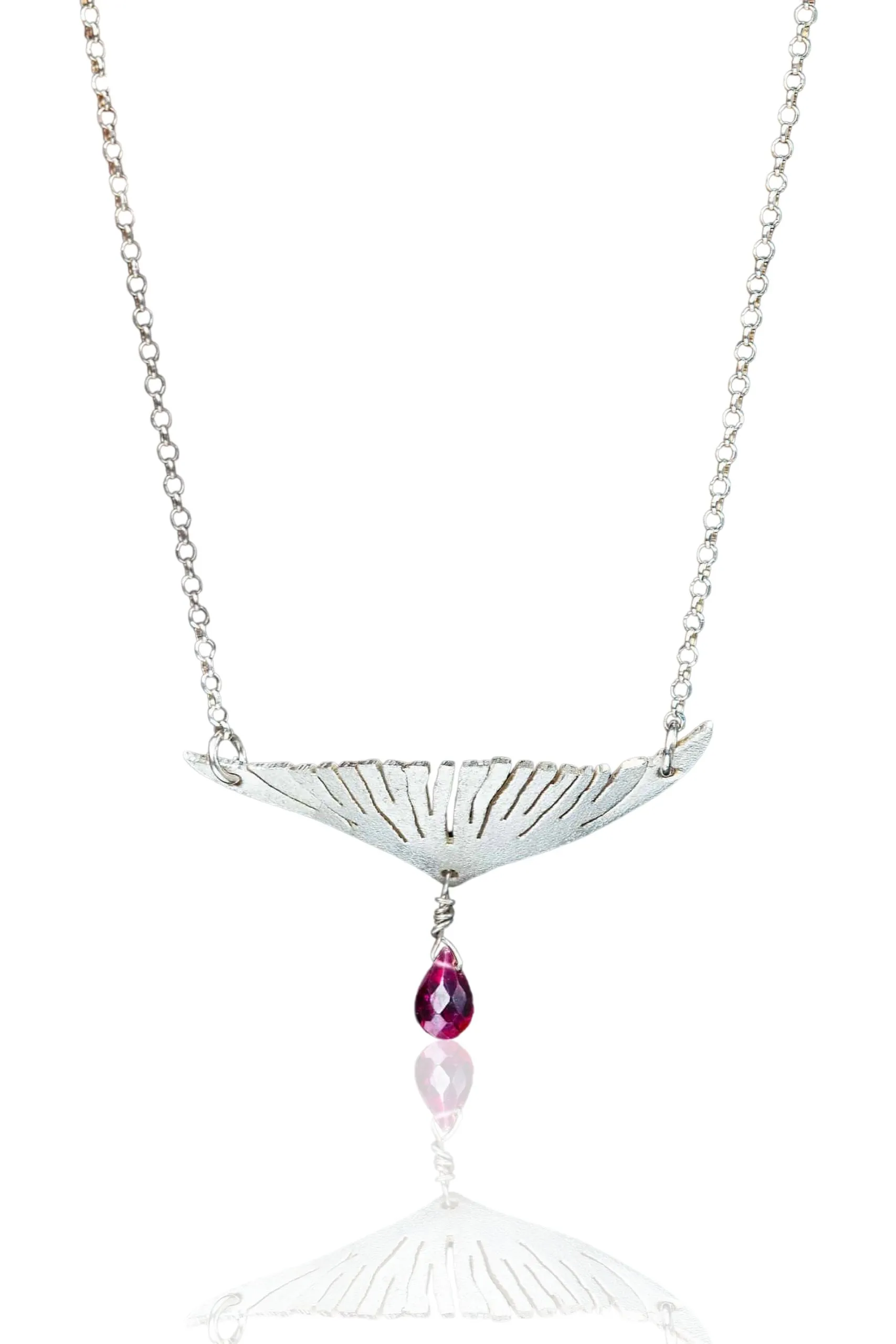 Wing rhodium plated silver necklace with garnet