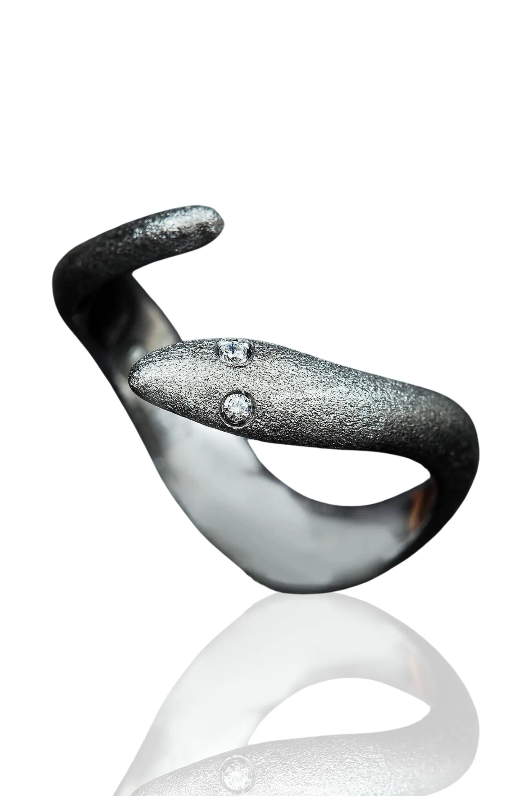 Handmade Jewellery | Snake black rhodium plated silver ring with zircon main