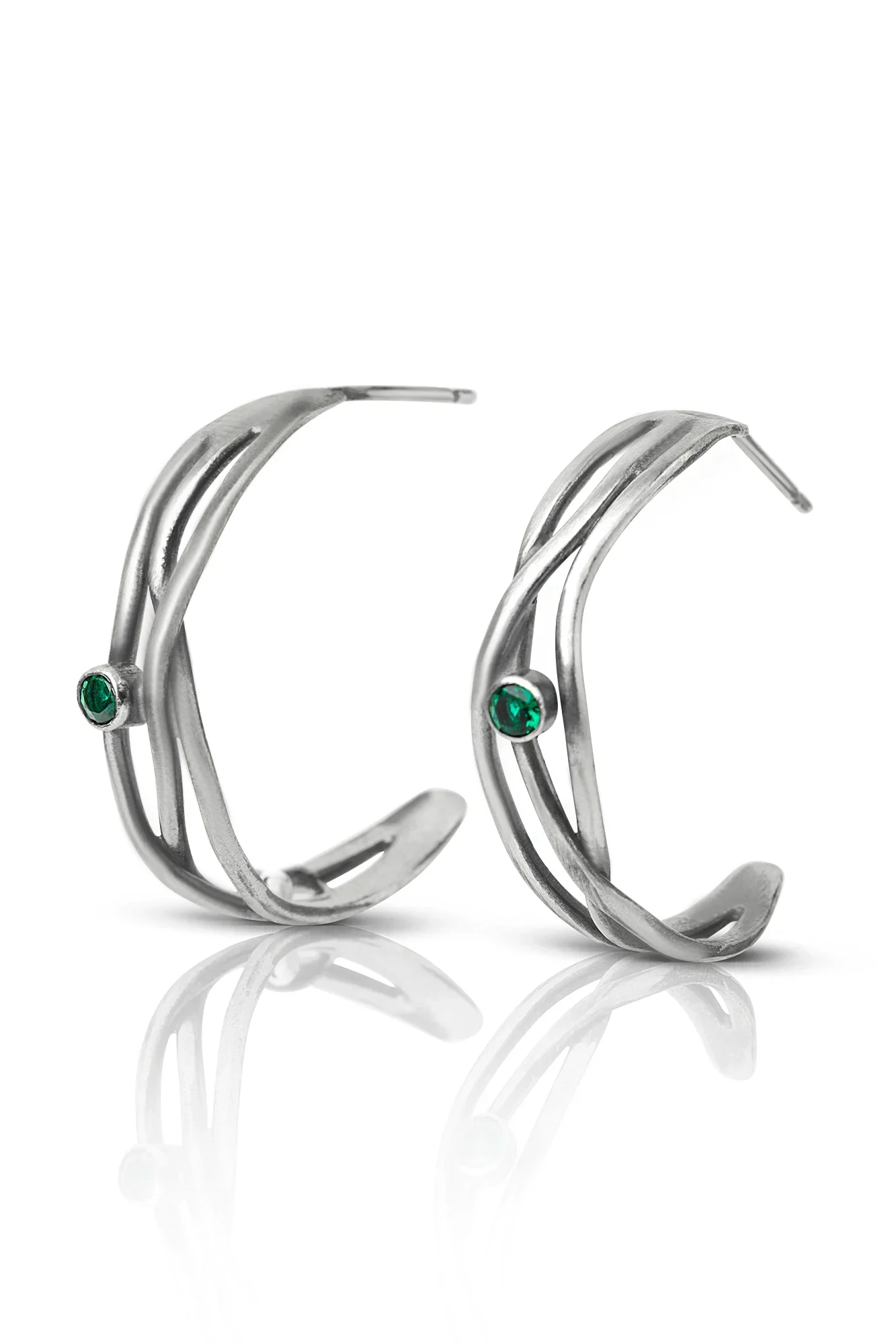 Handmade Jewellery | Wavy silver handmade hoops with green zircon main